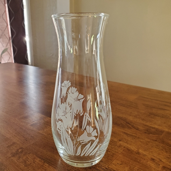 Vintage Clear Glass Vase with Daffodil Design Made in Turkey - Picture 1 of 2
